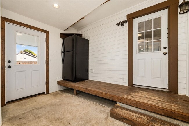 Building Photo - Charming Country Home on 1 Acre – 2 Bed, 1...