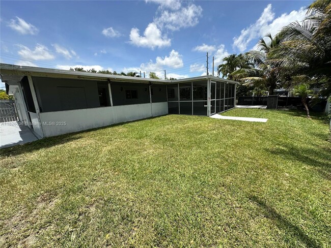 Building Photo - 4830 SW 41st Ave