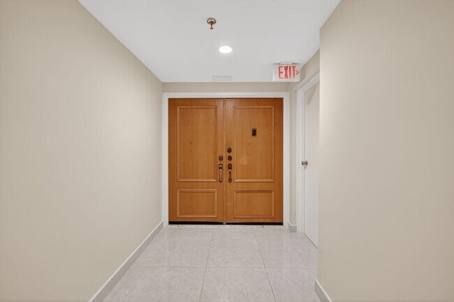 Building Photo - 9960 S Ocean Dr