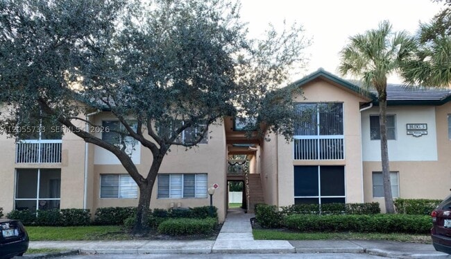 Building Photo - 9901 Westview Dr