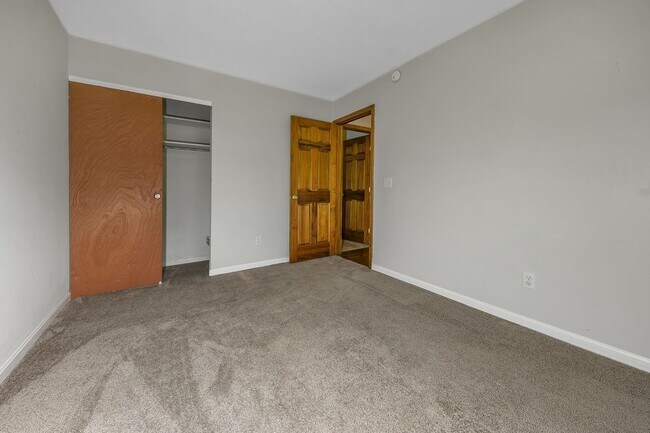 Building Photo - Anderson - Updated and spacious 3 bed 2.5 ...