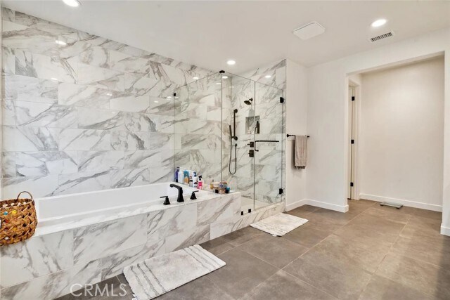 Building Photo - 17715 Hillside Way