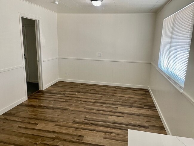 Building Photo - 397 N 15th St