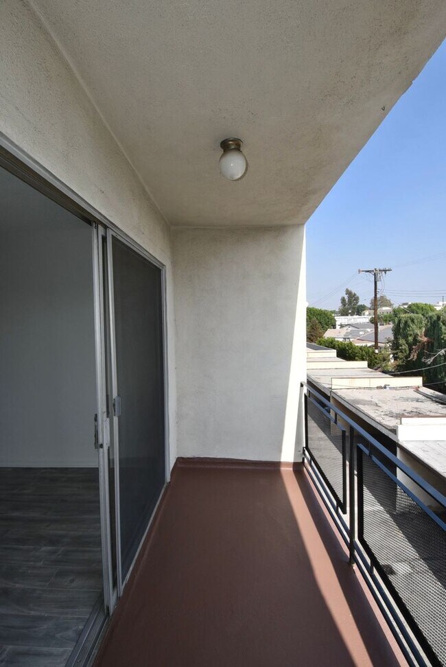 Building Photo - 5502 Corteen Pl