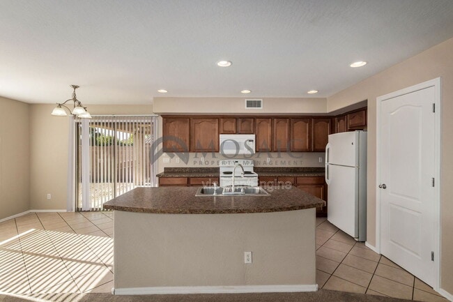 Building Photo - 5215 W Hasan Dr