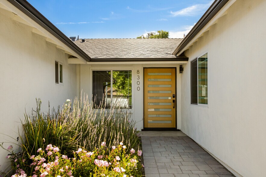 Entry door - 8300 Sedan Ave