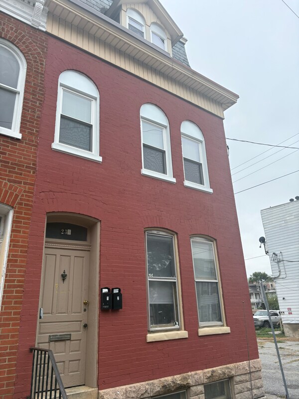 Building Photo - 238 E King St