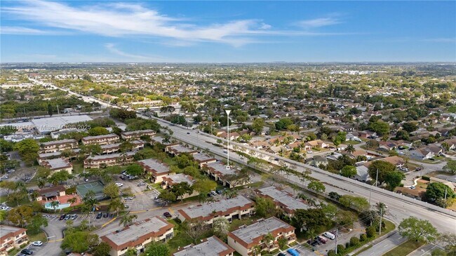 Building Photo - 4713 N Pine Island Rd