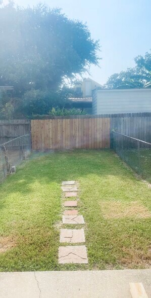 325 Backyard - 323 Elmira Ave