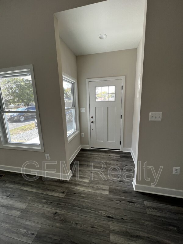 Building Photo - 38 Meadow View Ln