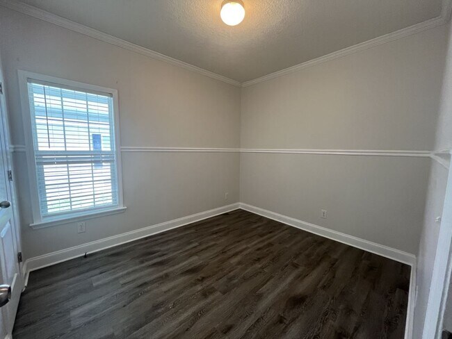 Building Photo - 535 Zebra Dr