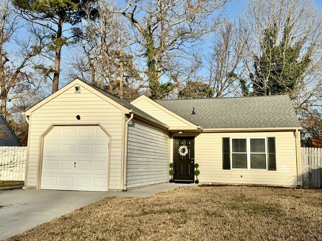 Primary Photo - UPDATED & READY NOW!! Adorable 3-Bedroom R...