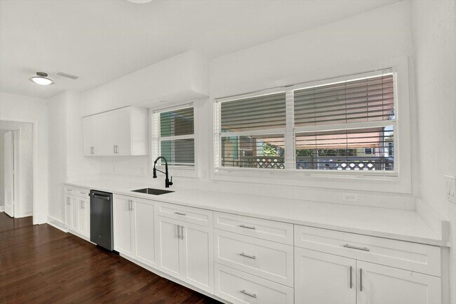 Building Photo - 1614 N Osceola Ave
