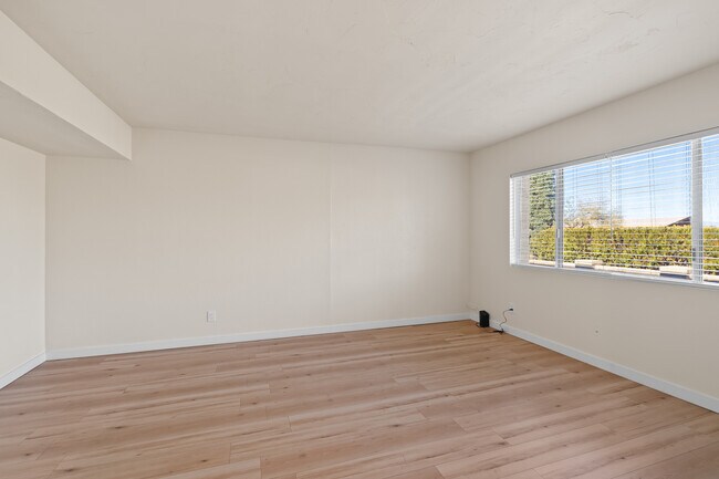 Building Photo - 280 S Atlanta Dr