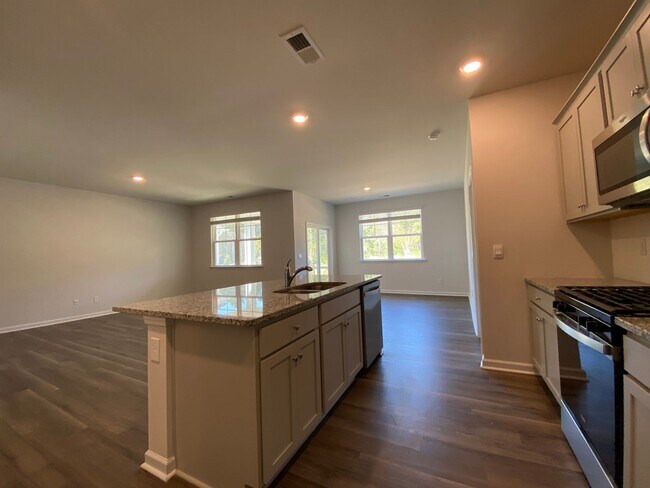 Building Photo - Brand new construction home in the desirable Brunswick Forest subdivision