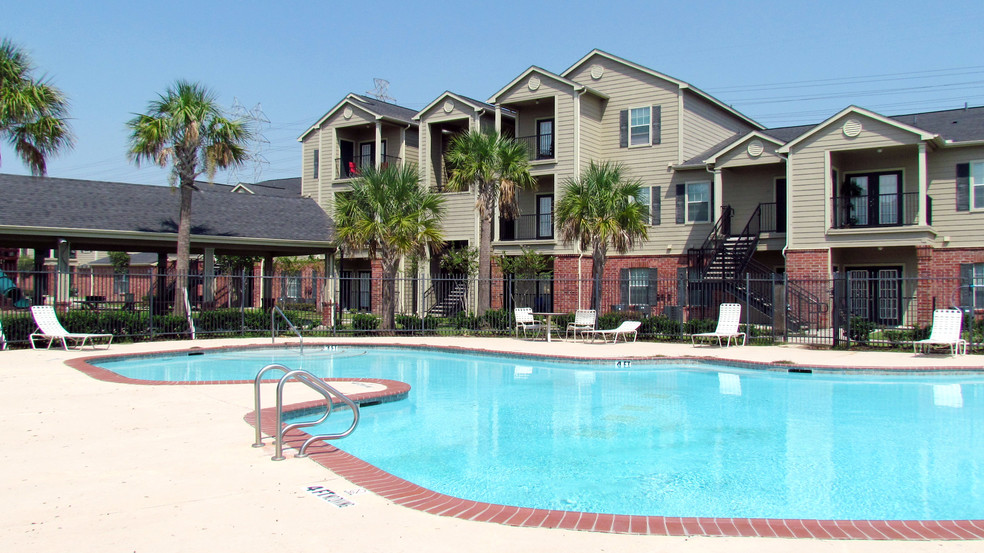 Primary Photo - Baypointe Apartments