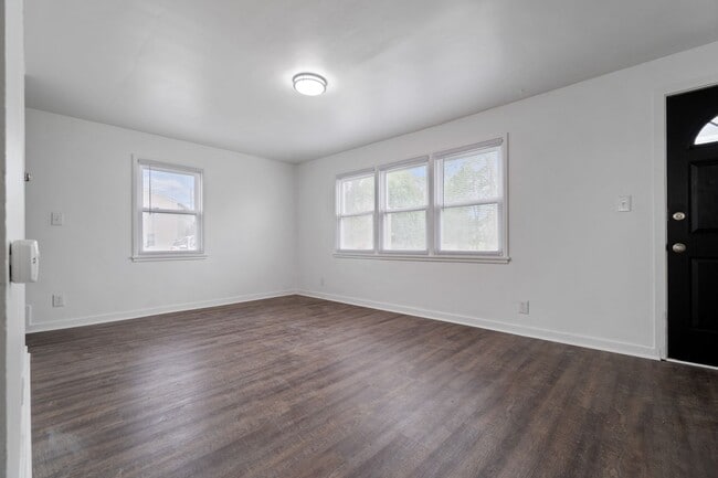 Building Photo - 3 Bedroom with Central AC