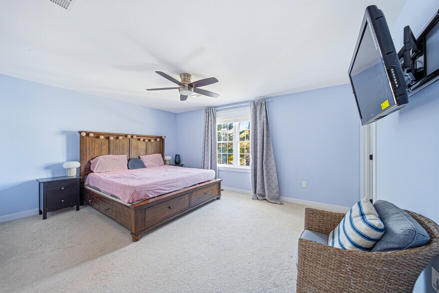 Building Photo - 182 Main St