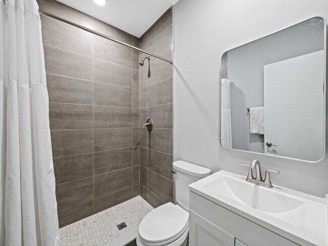 Building Photo - Coastal Elegance Awaits! Stunning 5-Bedroom Home in Prime Fort Lauderdale Location