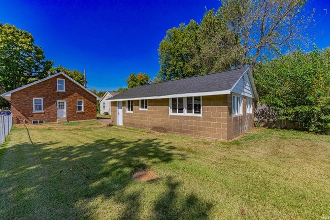 Building Photo - 808 S Cullen Ave