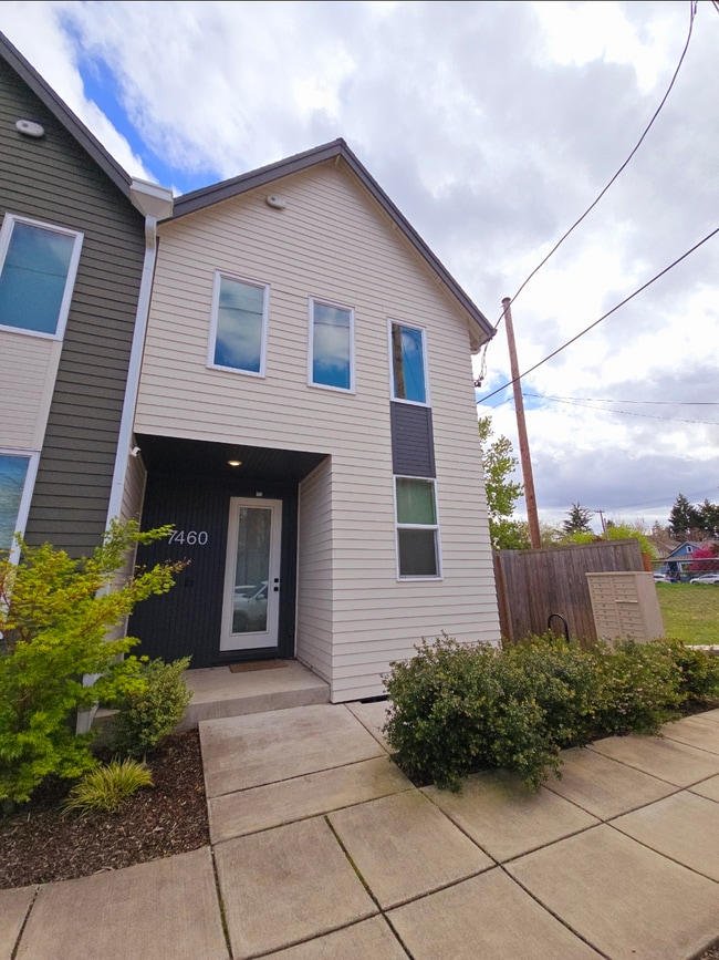 Building Photo - 7460 N Oswego Ave