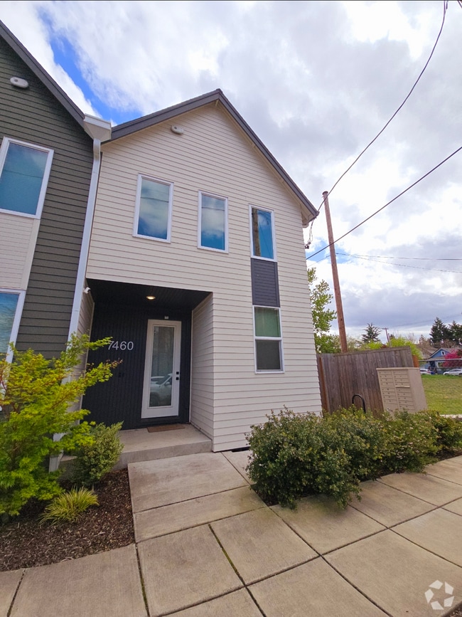 Building Photo - 7460 N Oswego Ave