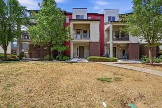 Building Photo - $2,395.95, Two Bedroom, 2.5 bathroom Townhome in Broomfield