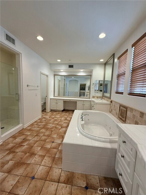 Building Photo - 3 New Dawn