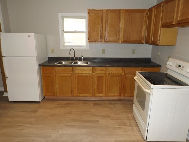 Building Photo - 40 N Marion St