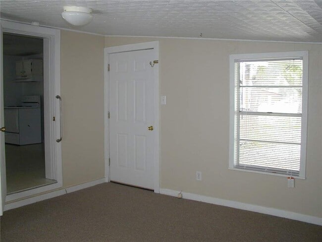 Building Photo - 421 S Columbia Dr