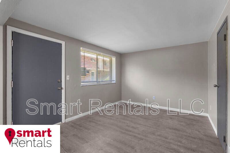 Building Photo - 479 S Holmes Ave