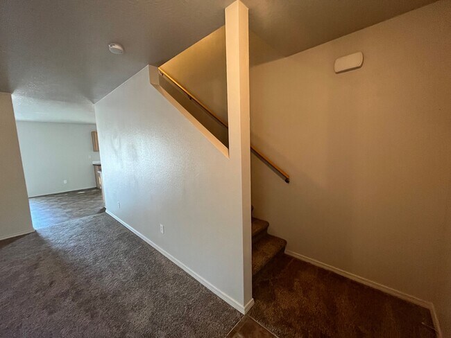 Building Photo - 945 W Woodpine St