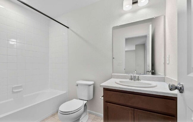 Building Photo - Beautiful 3 bed, 3 bath townhome in the lovely Painted Prairie Community!