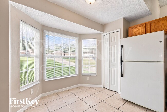 Building Photo - 6505 Viewpoint Ct
