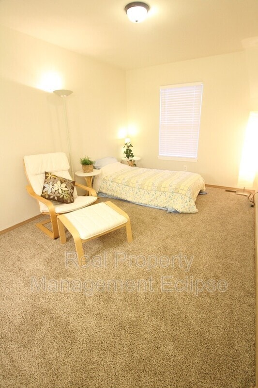 Building Photo - 5710 14th Dr W