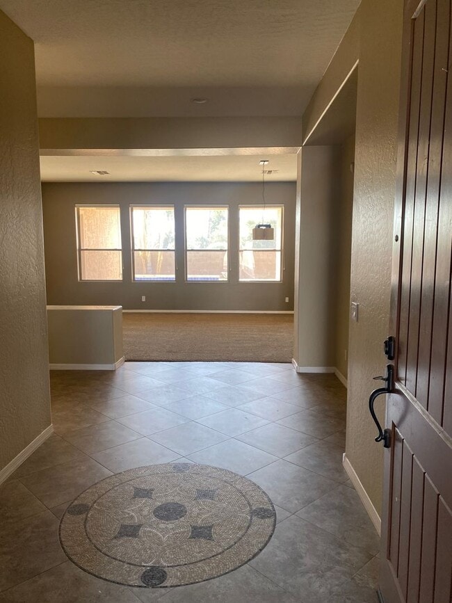 Building Photo - Beautiful 6 Bedroom - 4 Bath w/Private Pool & Basement - Chandler