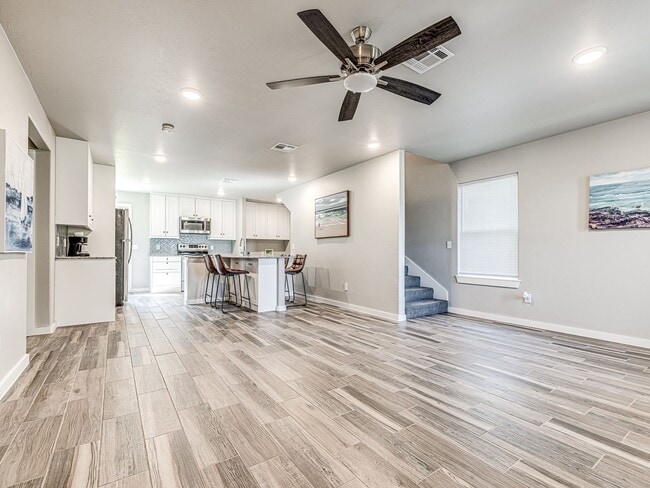Building Photo - Newer home in the heart of OKC + 5 bedroom...