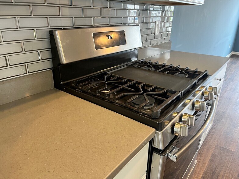 Range - stainless appliances - 587 Parkside Way