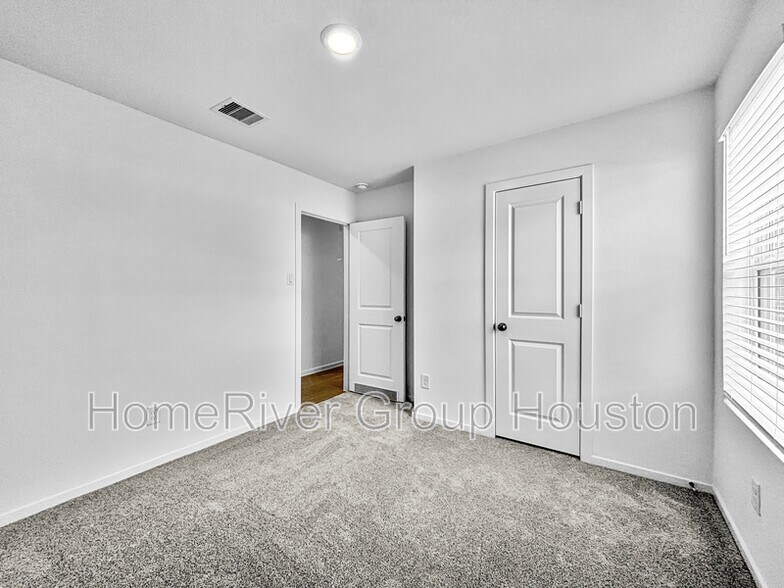 Building Photo - 5823 Standpiper Lp
