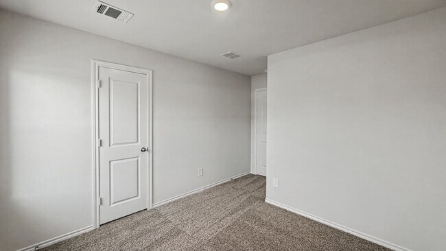 Building Photo - 3405 Tomahawk Dr