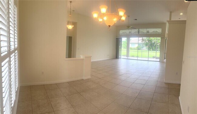 Building Photo - 664 Silk Oak Dr