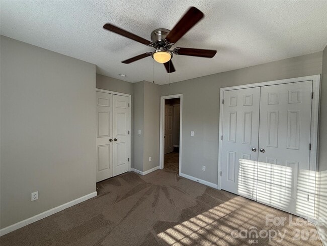 Building Photo - 142 Green Dragon Ct