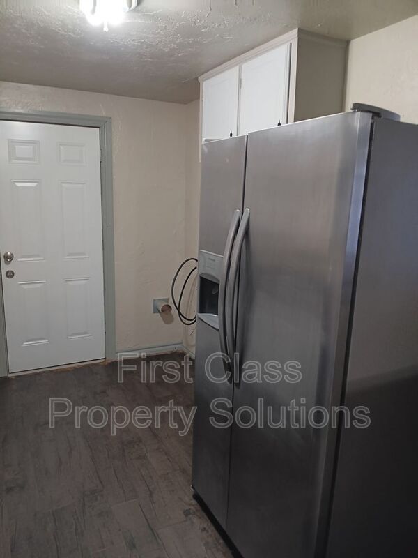 Building Photo - 3808 SE 15th St