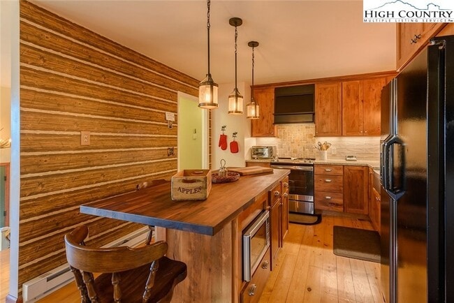 Building Photo - 1776 Beech Mountain Pkwy