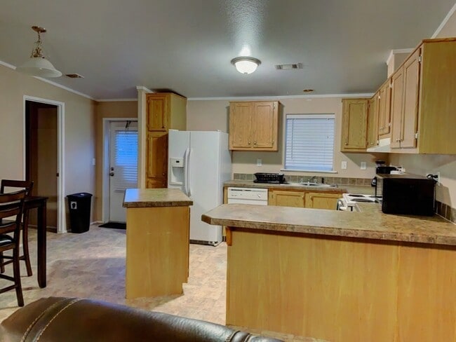 Building Photo - Fully Furnished Nice 3BR/2BA Home