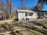 Building Photo - 190 Chapel Dr