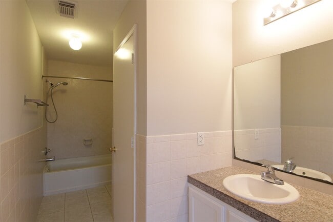 Building Photo - 8230 Golf Green Cir