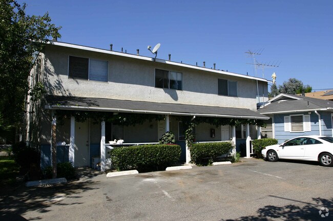 Building Photo - 127 W Kalmia St