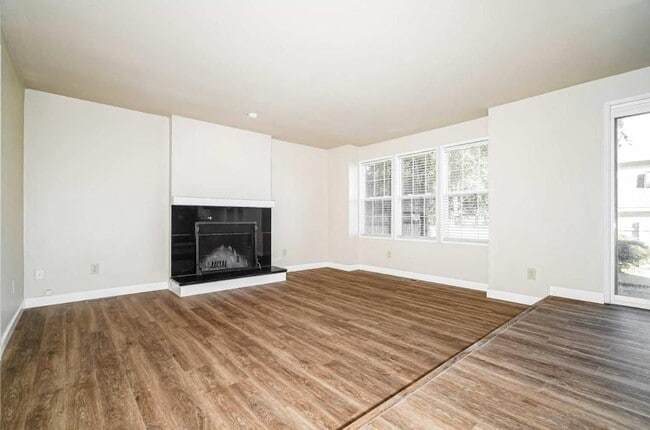 Building Photo - 14927 SE 184th St