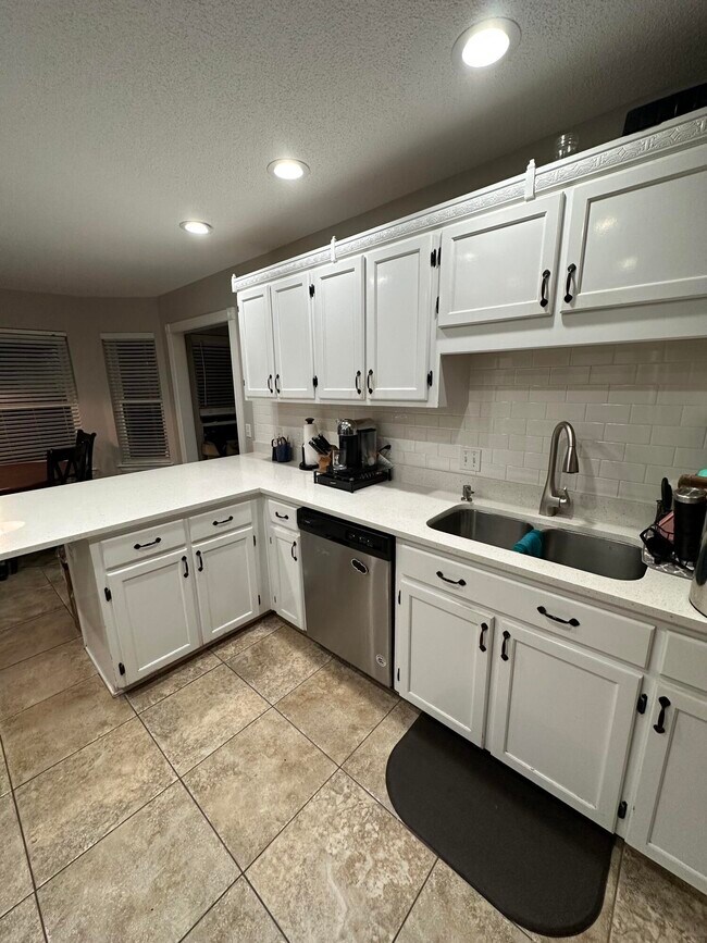 Building Photo - 1689 Parkside Cir